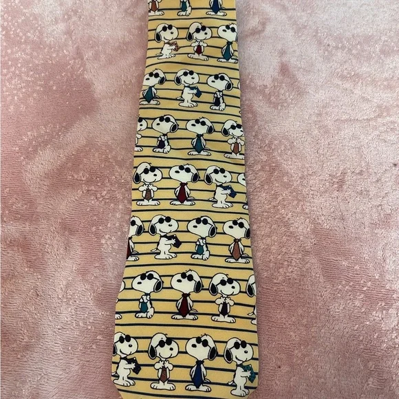 Peanuts Snoopy Dog Tie in Yellow and Black - Picture 3 of 7